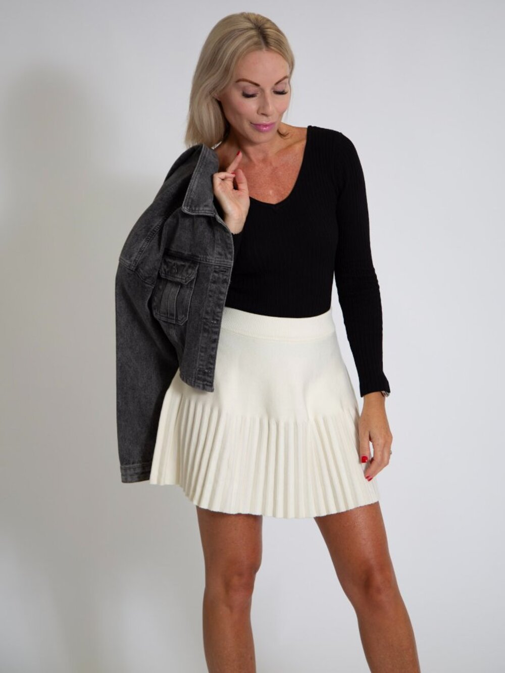 Pleated Knit Skirt